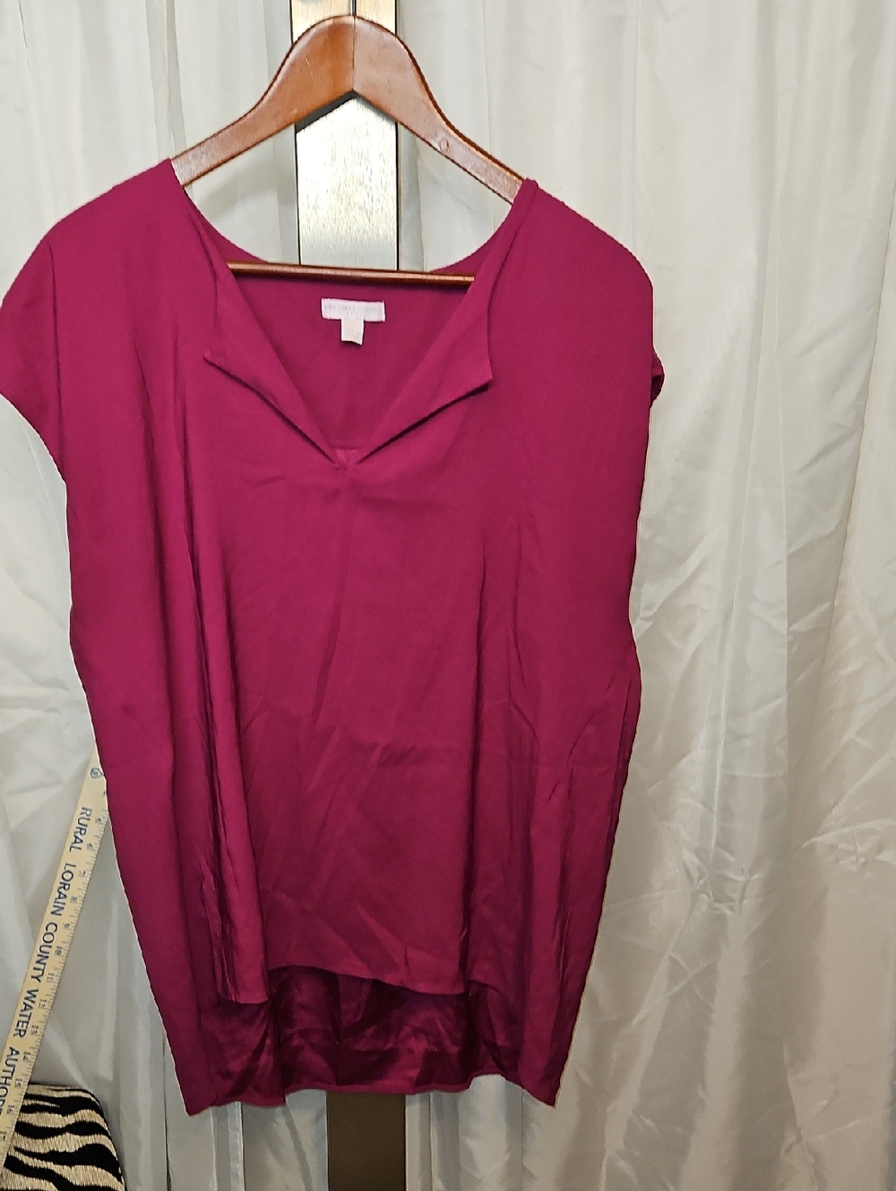 New York & Company Sleeveless V-Neck Tunic in Magenta XL
